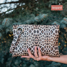 Load image into Gallery viewer, Essential Clutch