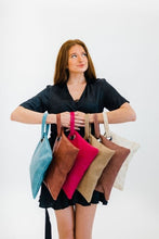 Load image into Gallery viewer, Essential Clutch