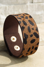 Load image into Gallery viewer, Animal Print Rectangle Band
